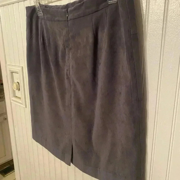 Like new J. McLaughlin suede looking mini skirt - Picture 3 of 6